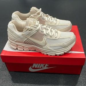 Nike Zoom Vomero 5 - Sail Light Orewood Brown